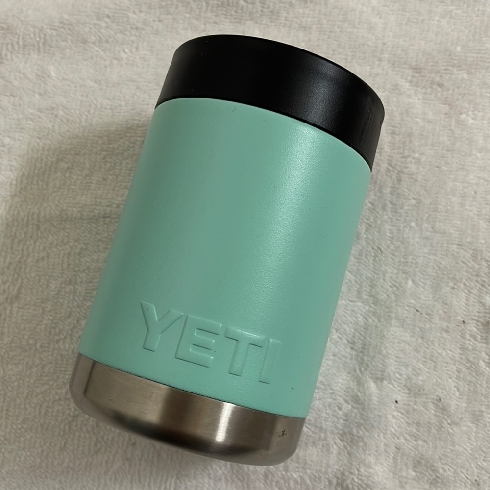 Yeti rambler 12 oz can insulator colster